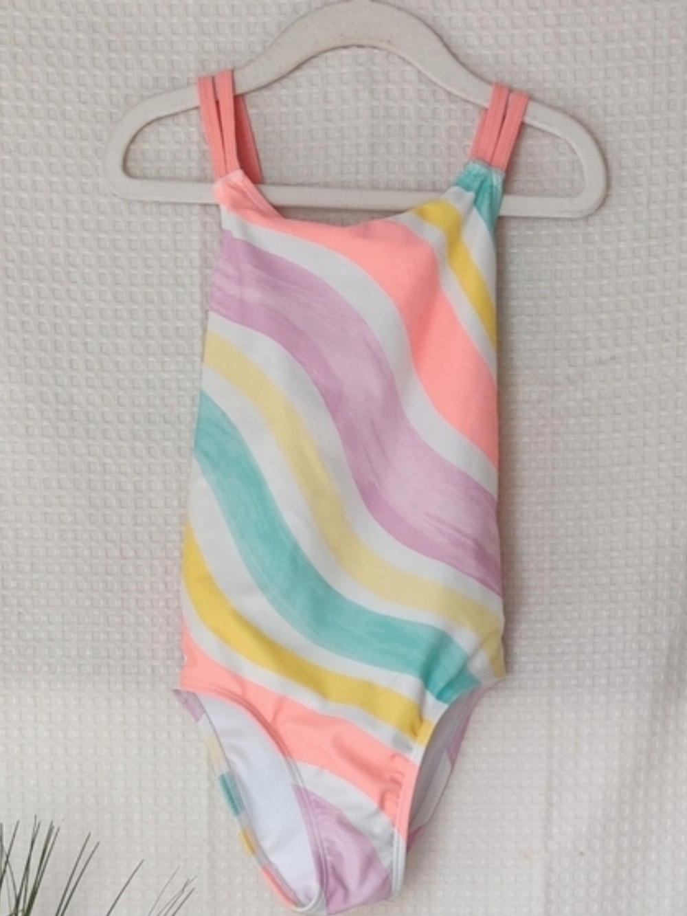 Carter's kid Girls Swimsuit Size 6/6X